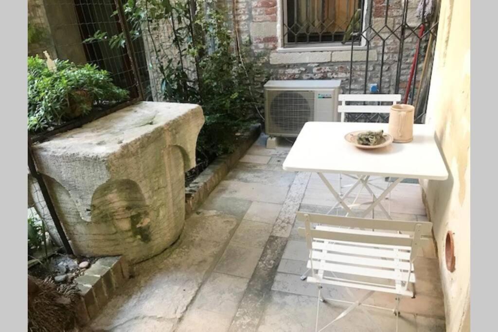 Appartamento Tipico Con Corte Privata Venetië Buitenkant foto